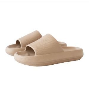 Brand new- Soothez comfy slides (Size 8.5/9)
